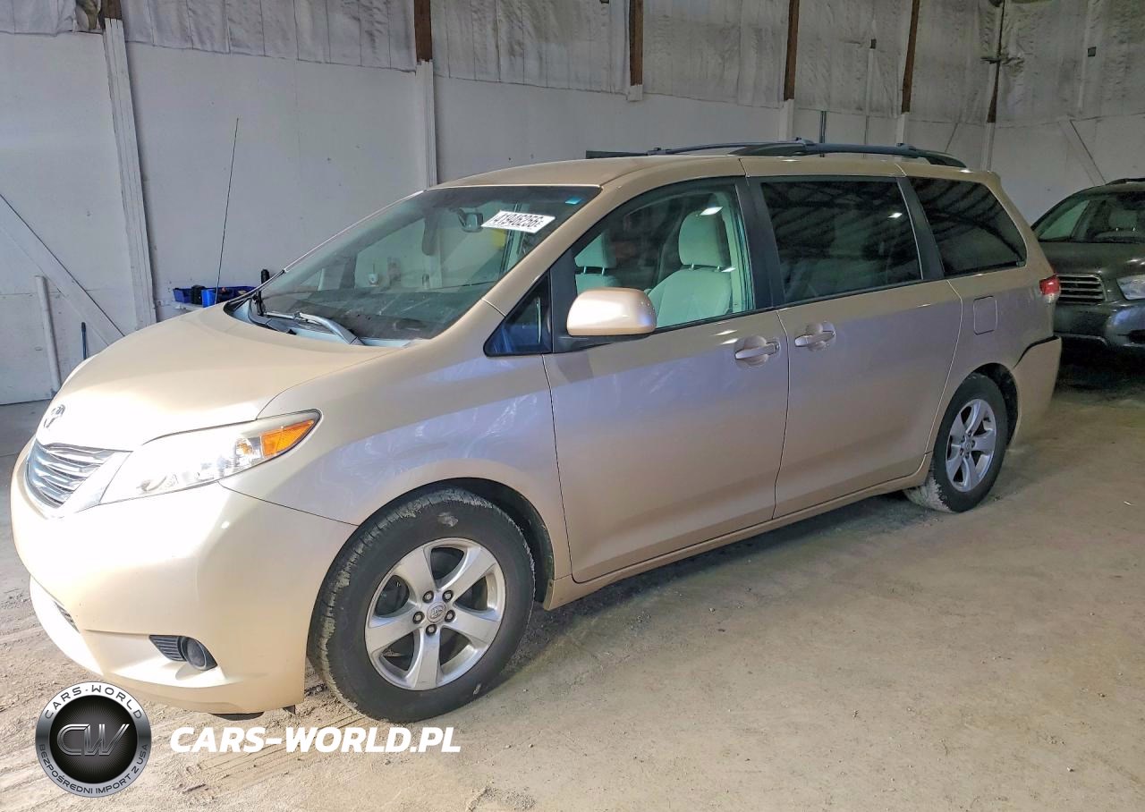 2013 Toyota Sienna Le 8-Passenger