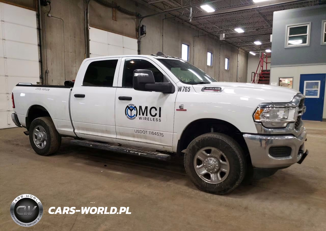 2023 Ram Trucks 2500 Tradesman VIN:3C6UR5CL6PG569765 - 4