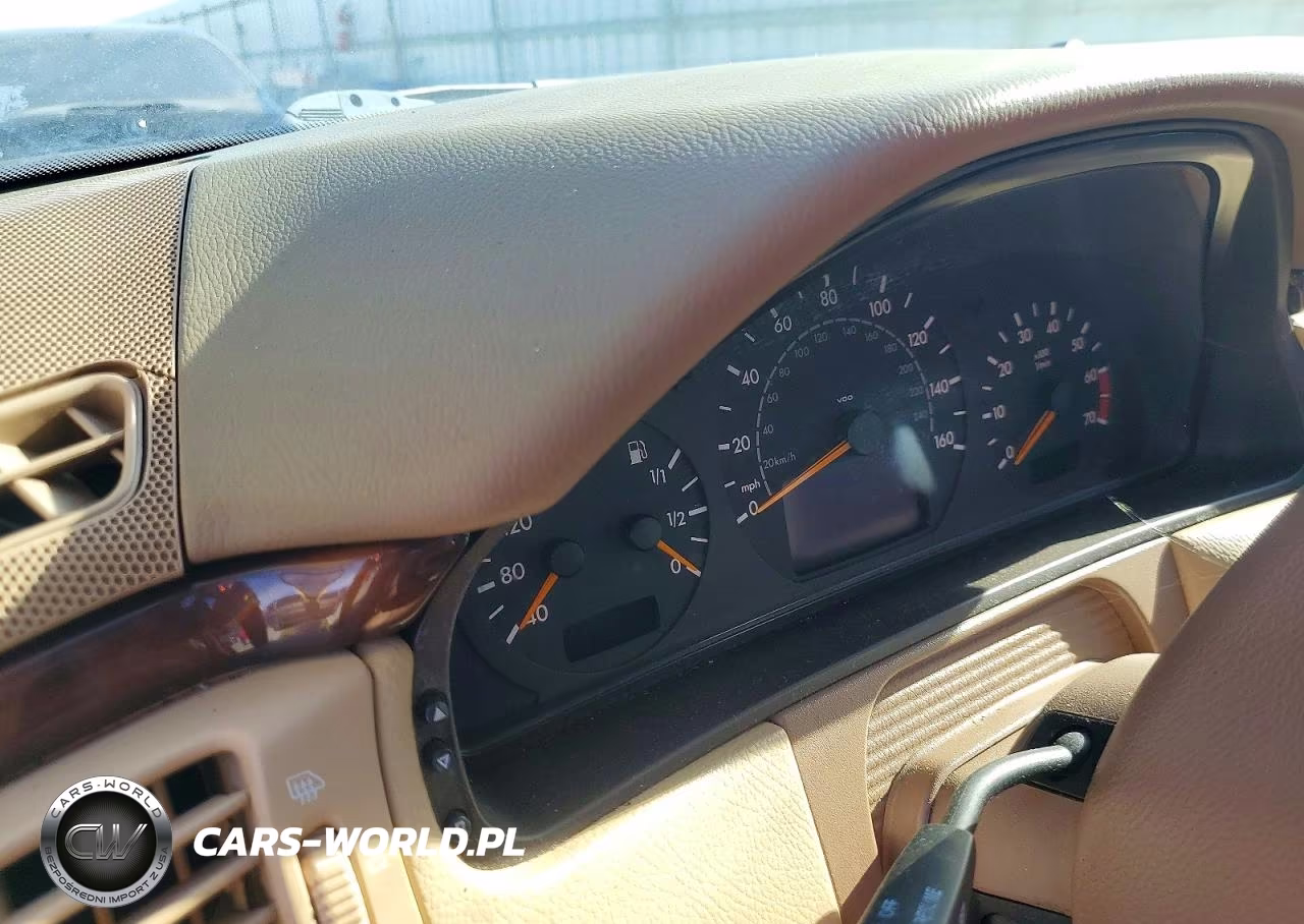2000 Mercedes-Benz E 320 VIN:WDBJF65J7YB082721 - 9