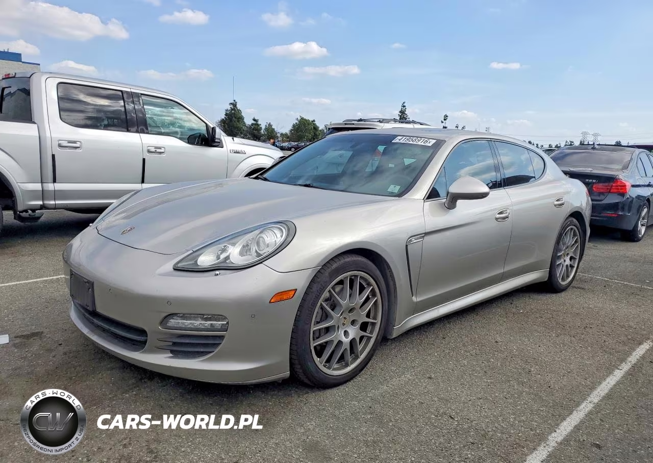 2012 Porsche Panamera 2