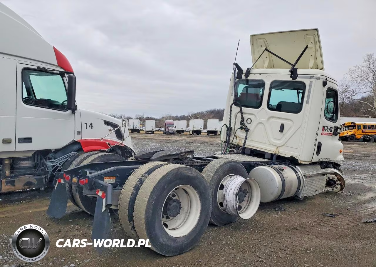 2019 Freightliner Cascadia 125 Semi Truck VIN:3AKJGEDV9KSKR9943 - 4