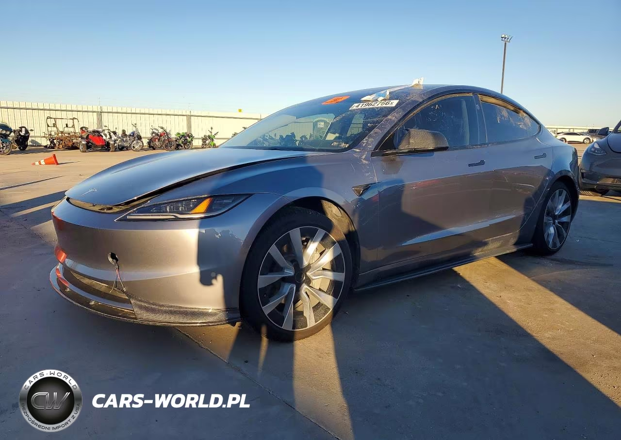 2025 Tesla Model 3 – zdjęcie 1 z 12
