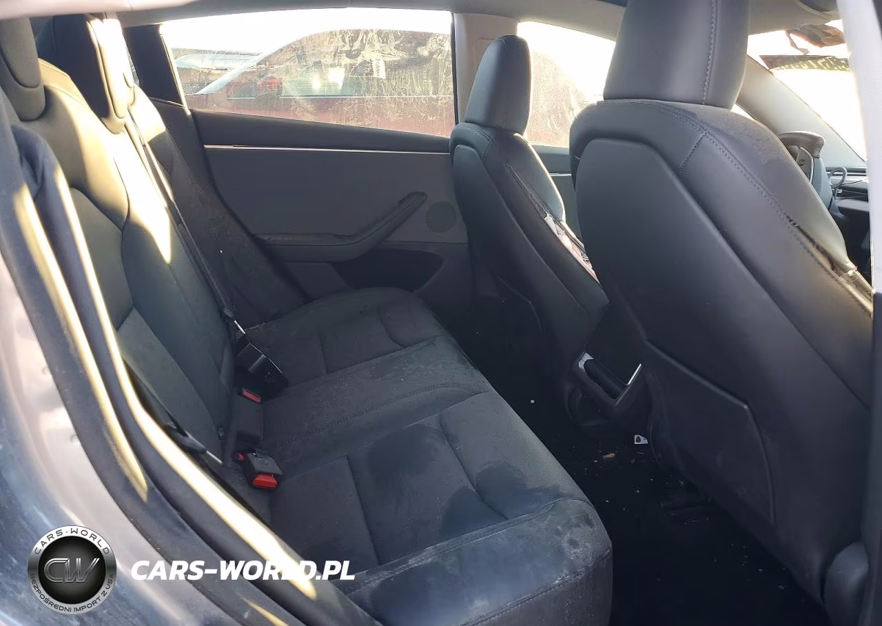 2025 Tesla Model 3 VIN:5YJ3E1EAXSF949601 - 10