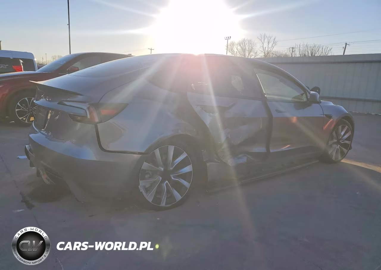 2025 Tesla Model 3 VIN:5YJ3E1EAXSF949601 - 3