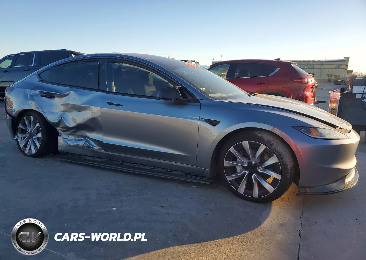 2025 Tesla Model 3 VIN:5YJ3E1EAXSF949601 - 4