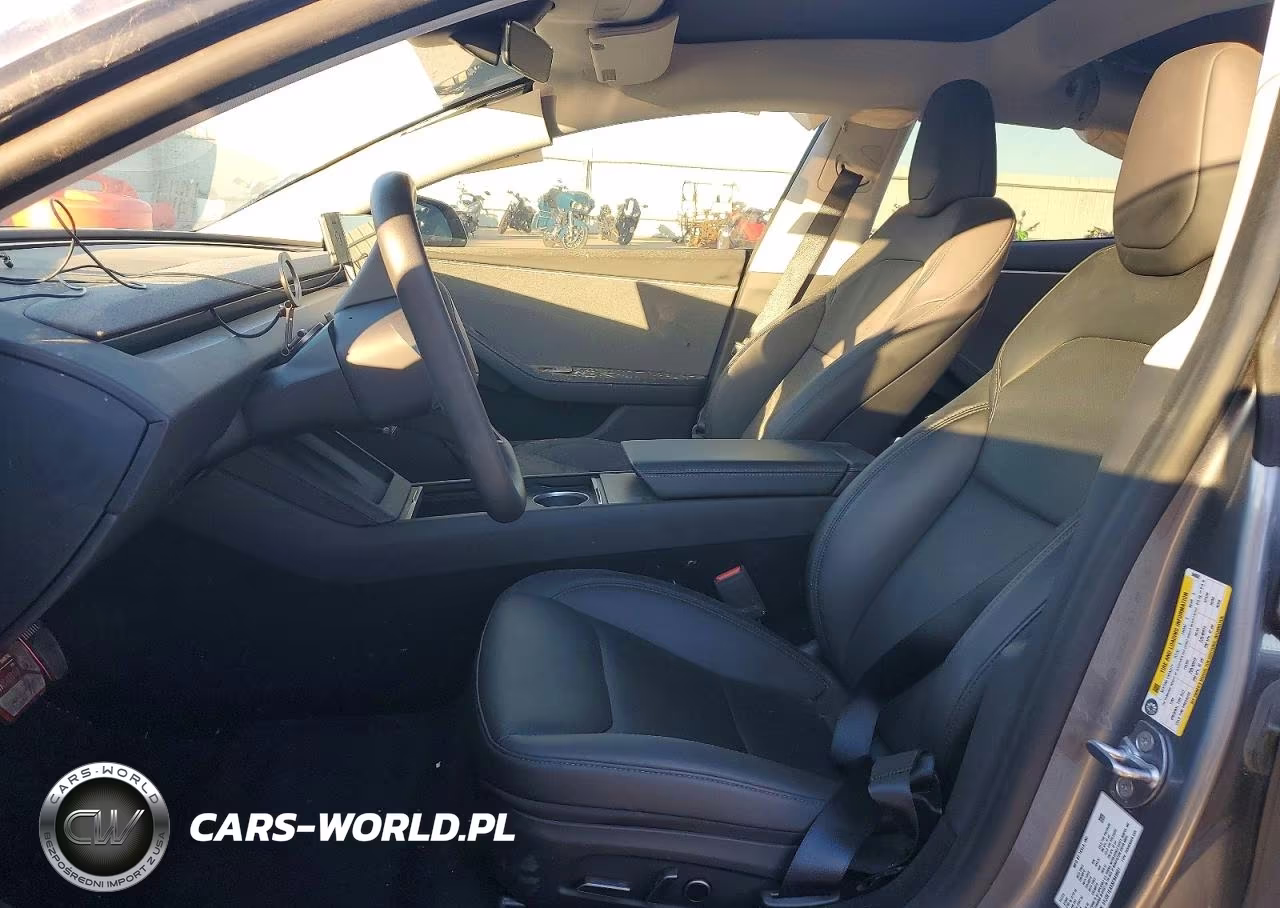 2025 Tesla Model 3 VIN:5YJ3E1EAXSF949601 - 7
