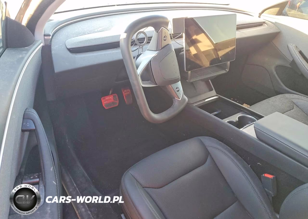2025 Tesla Model 3 VIN:5YJ3E1EAXSF949601 - 8