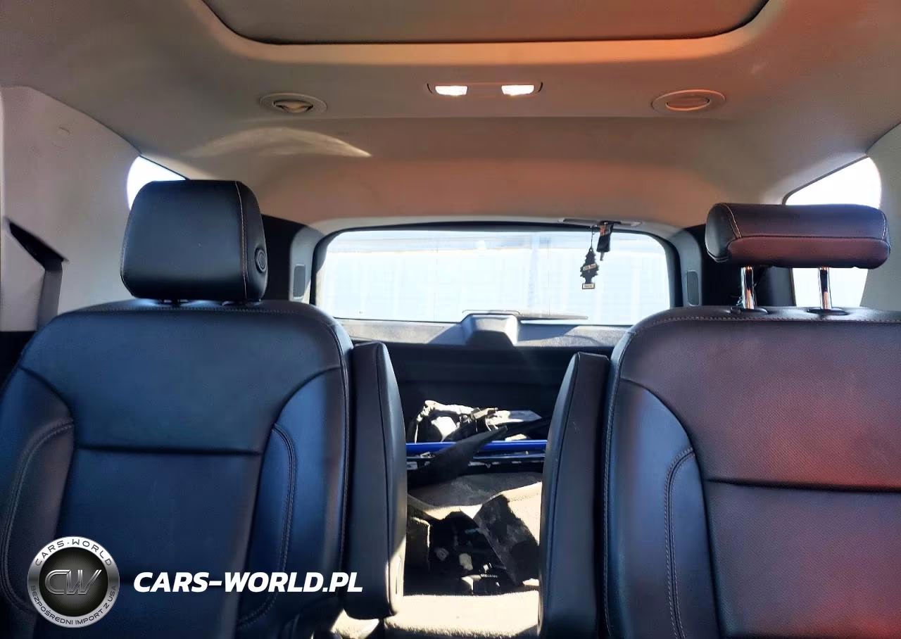 2018 Chevrolet Traverse Premier VIN:1GNEVJKW0JJ284957 - 10