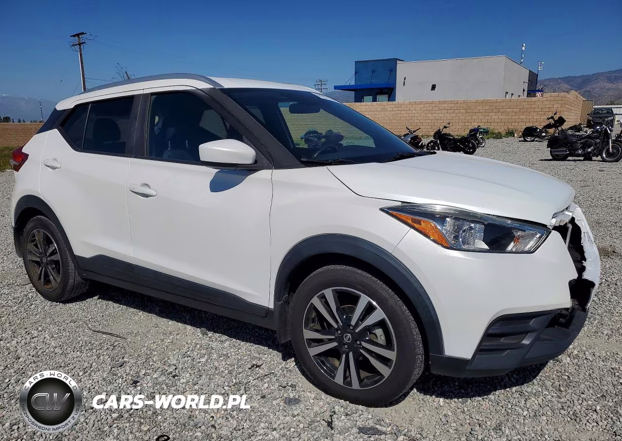 2018 Nissan Kicks Sv VIN:3N1CP5CU4JL517443 - 4
