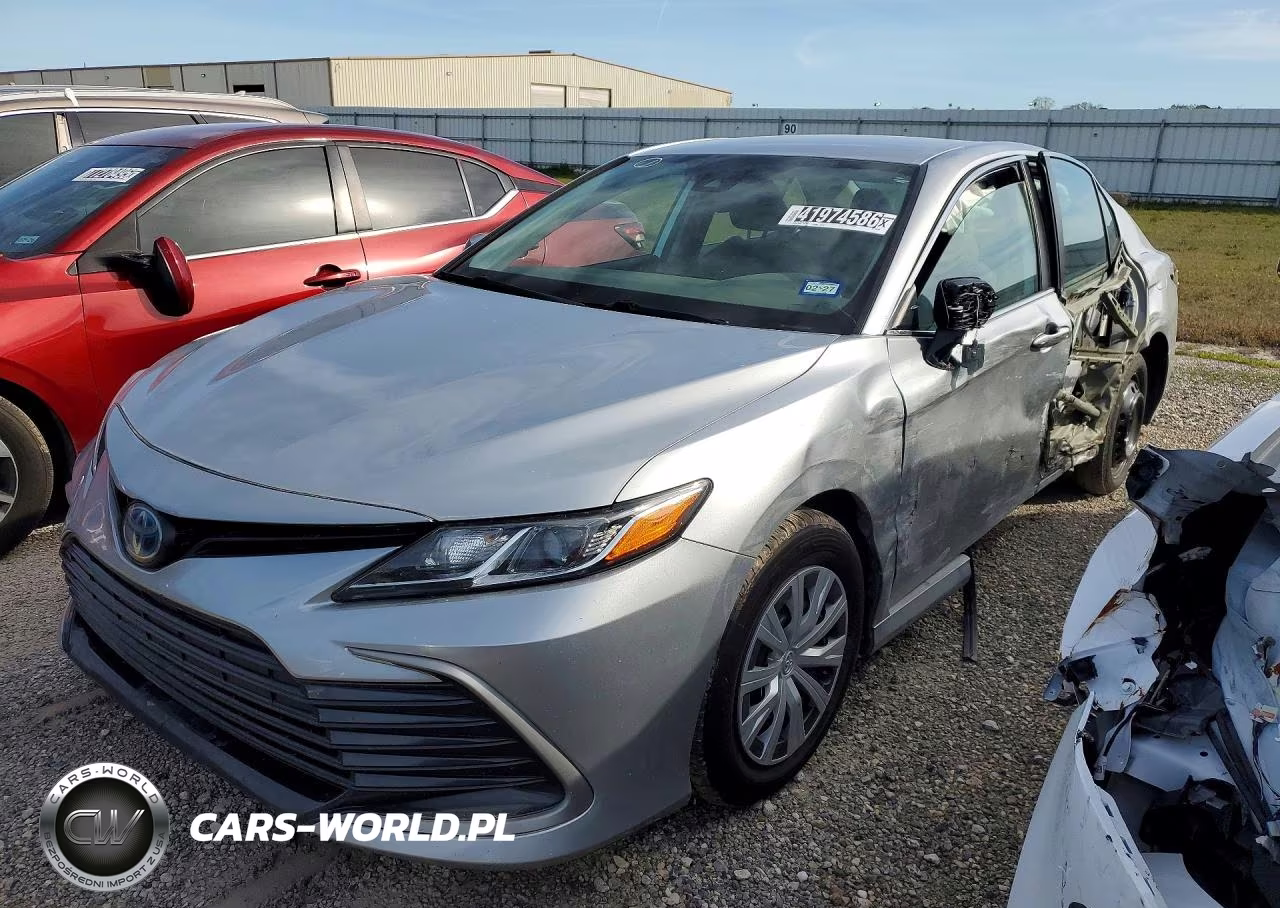 2022 Toyota Camry Hybrid Le – zdjęcie 1 z 13