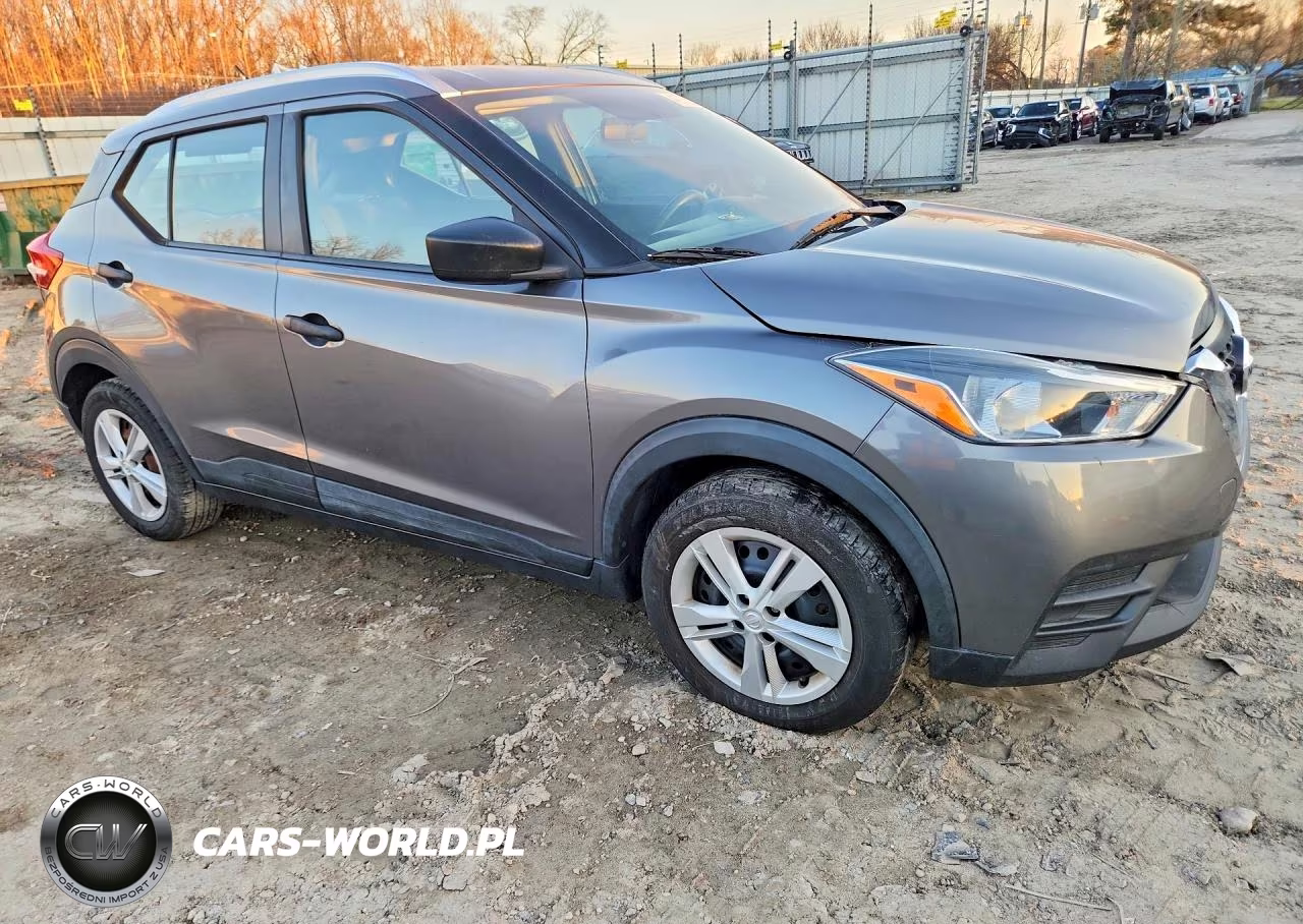 2018 Nissan Kicks S VIN:3N1CP5CU3JL520902 - 4