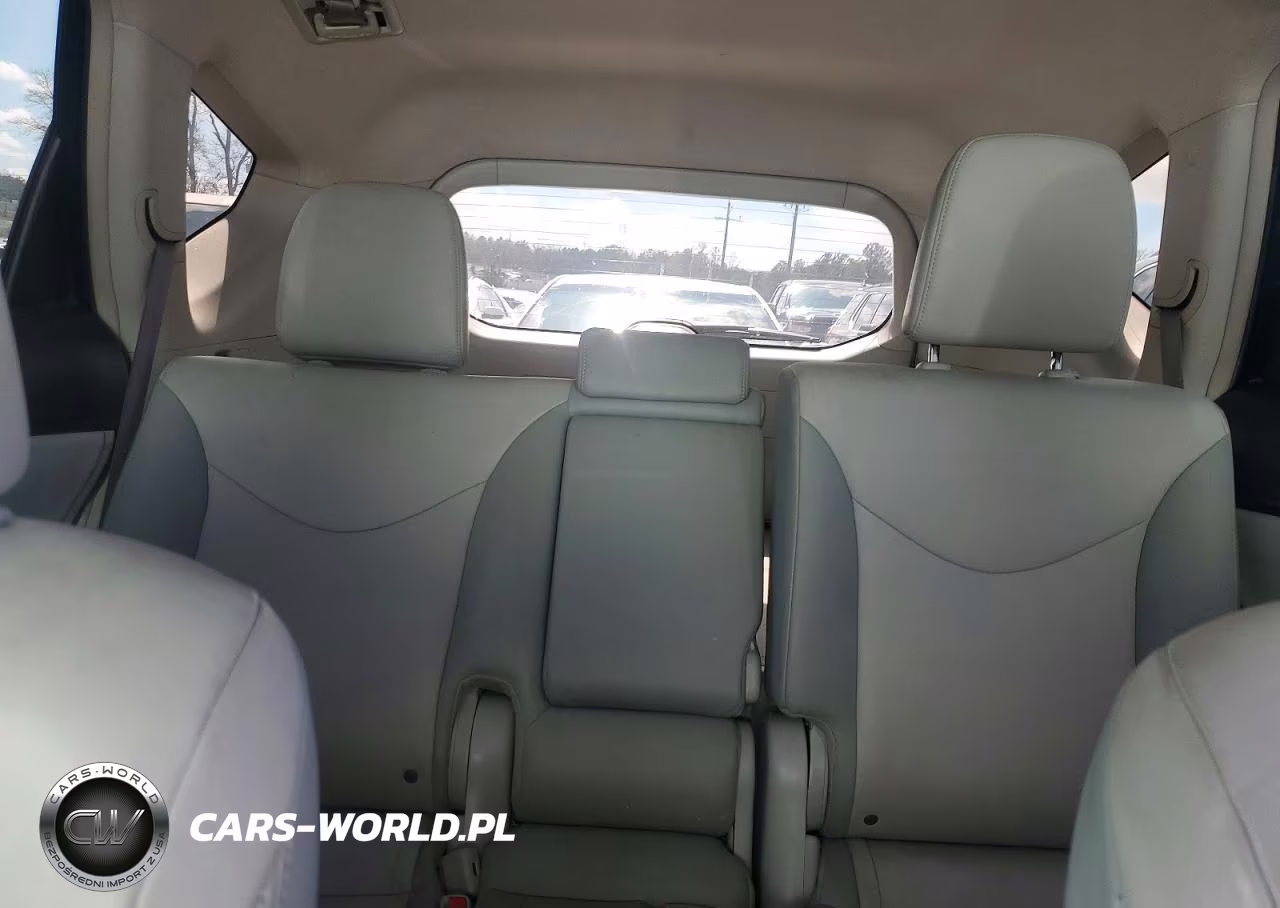 2013 Toyota Prius V VIN:JTDZN3EUXD3246063 - 10
