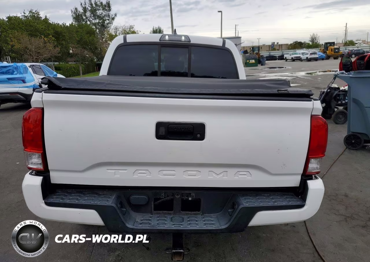2018 Toyota Tacoma Double Cab VIN:5TFAX5GN6JX131554 - 6