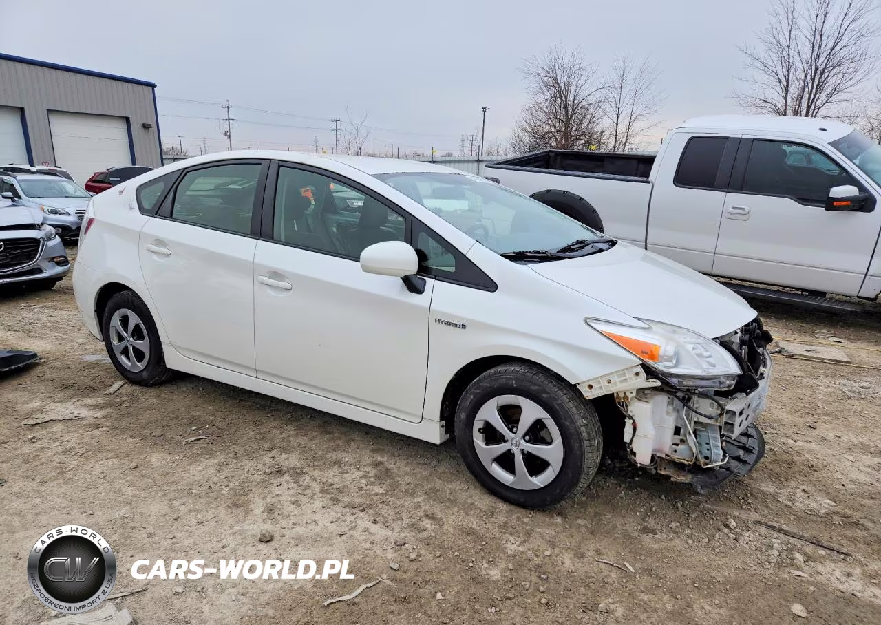2014 Toyota Prius Three VIN:JTDKN3DU6E0375410 - 4