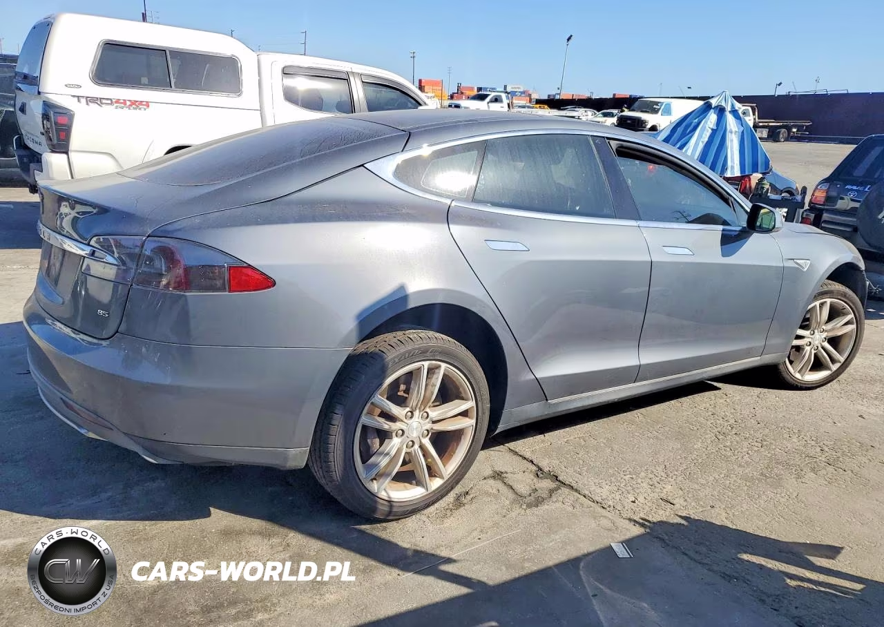 2013 Tesla Model S VIN:5YJSA1CN9DFP15689 - 3
