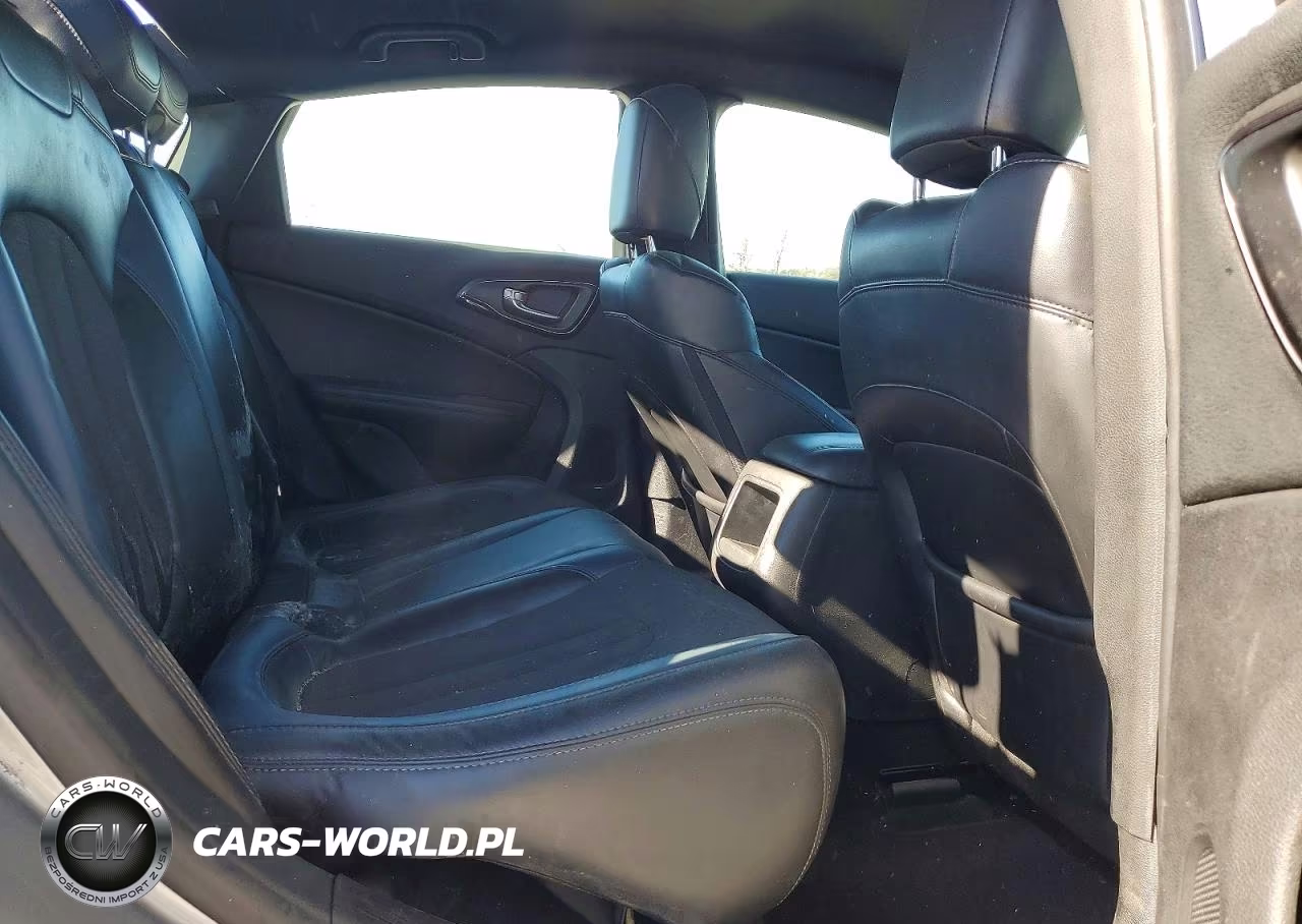2015 Chrysler 200 S VIN:1C3CCCBB4FN614151 - 10