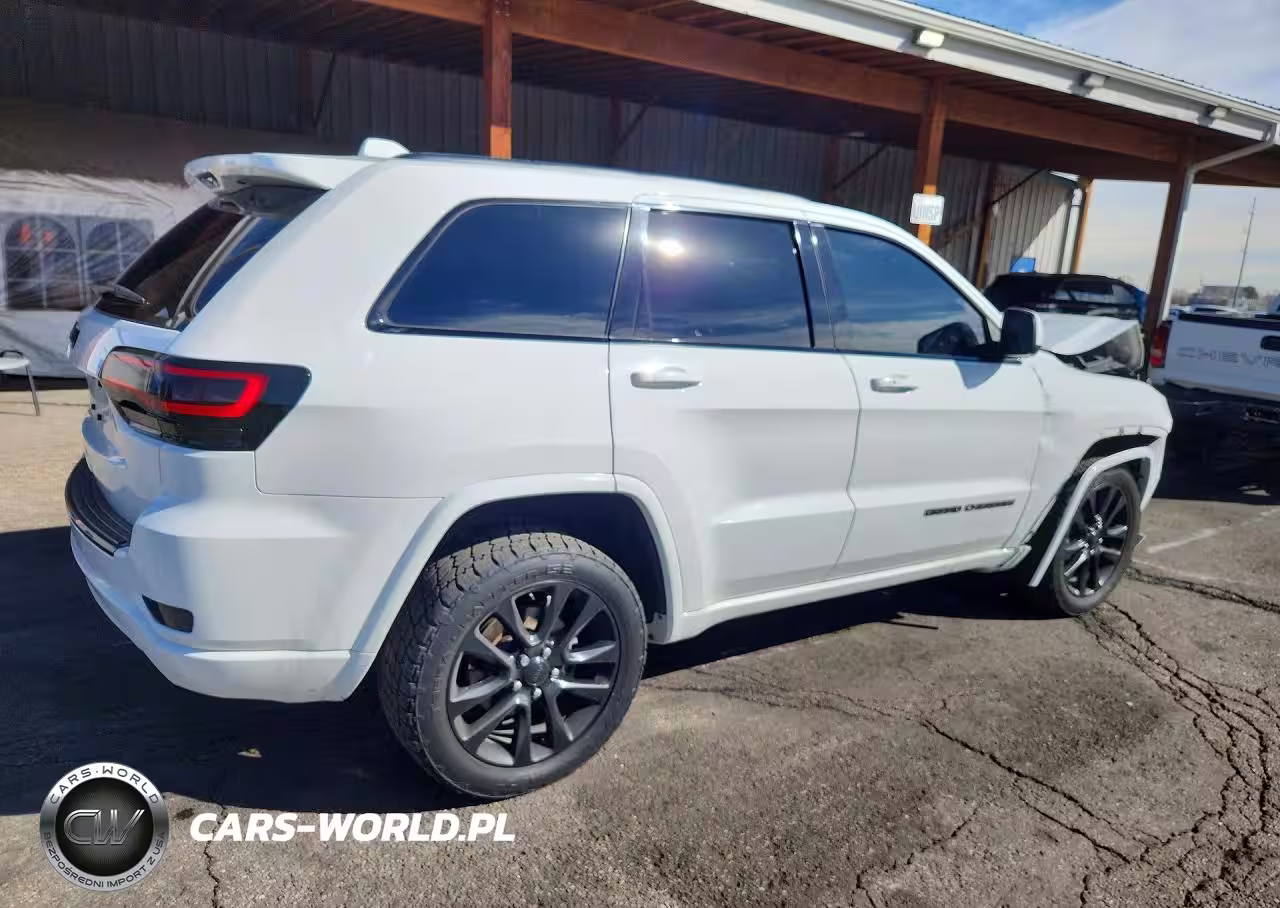 2018 Jeep Grand Cherokee Laredo VIN:1C4RJFAG6JC164792 - 3