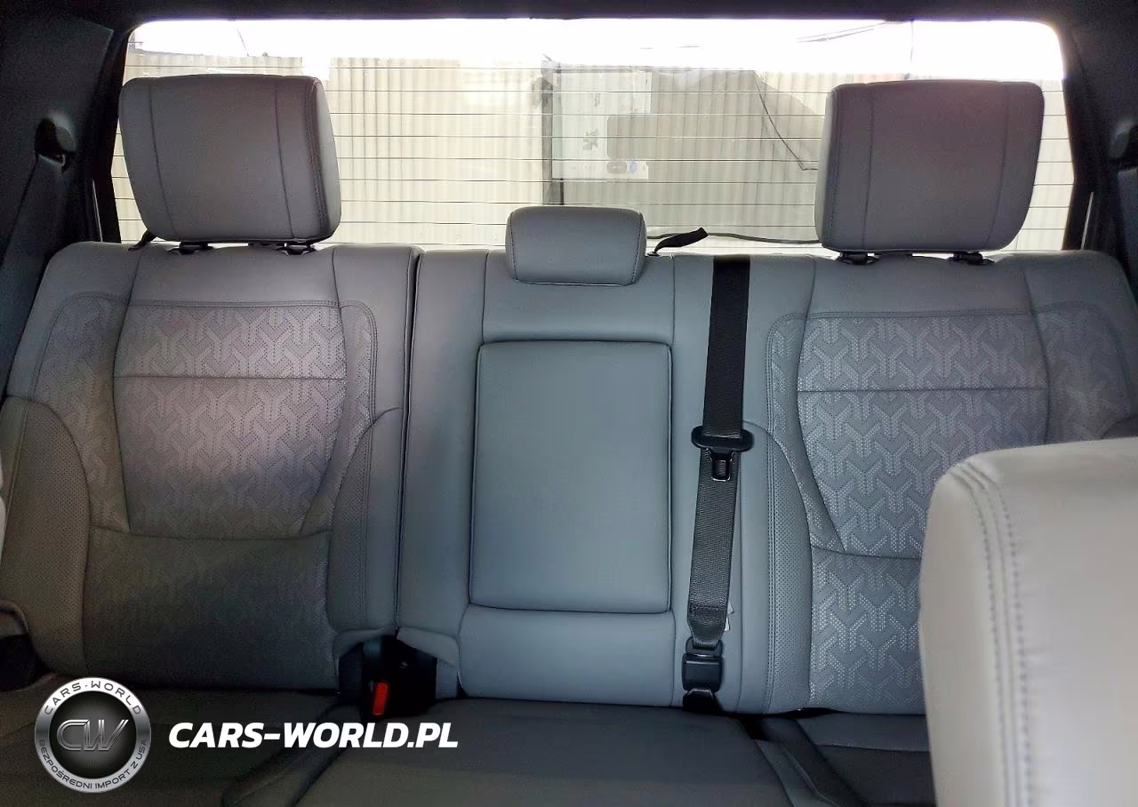 2025 Toyota Tundra Limited VIN:5TFWA5DB3SX309648 - 10