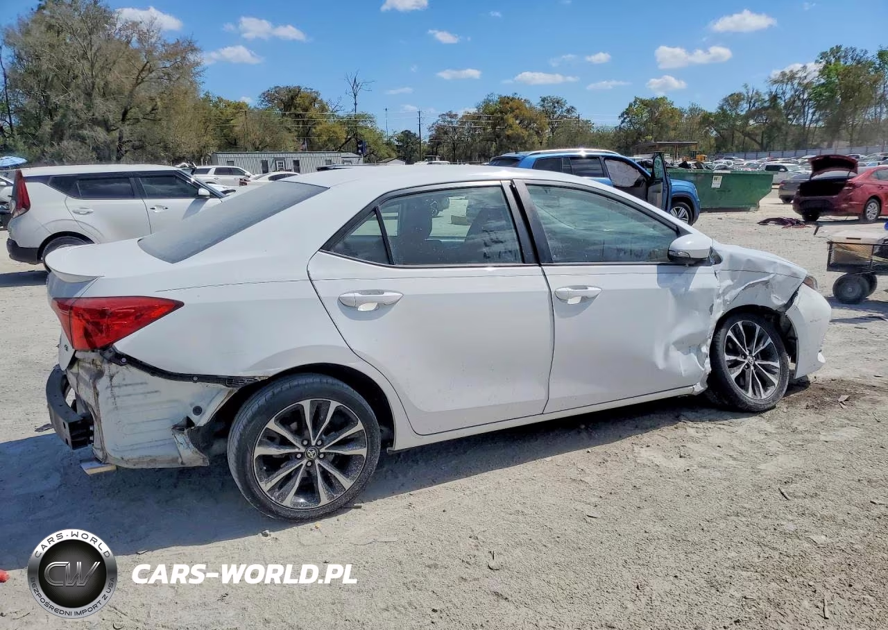 2018 Toyota Corolla Se VIN:5YFBURHE3JP798955 - 3