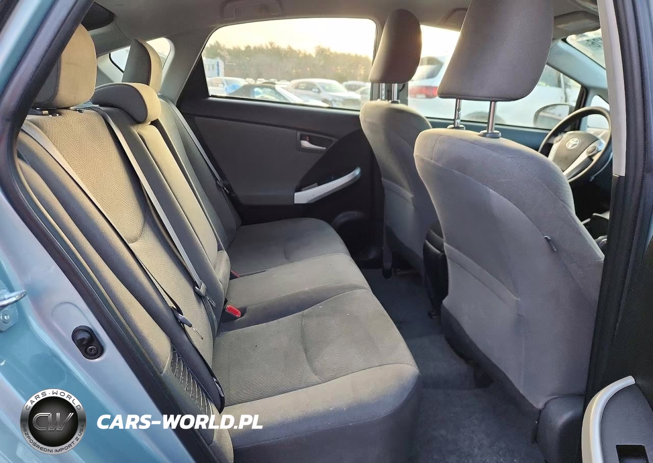 2015 Toyota Prius Two VIN:JTDKN3DU9F1995888 - 10