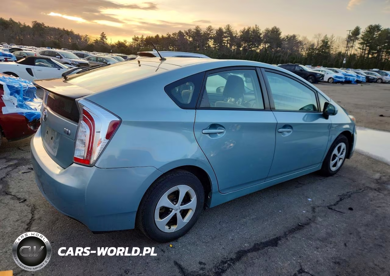 2015 Toyota Prius Two VIN:JTDKN3DU9F1995888 - 3