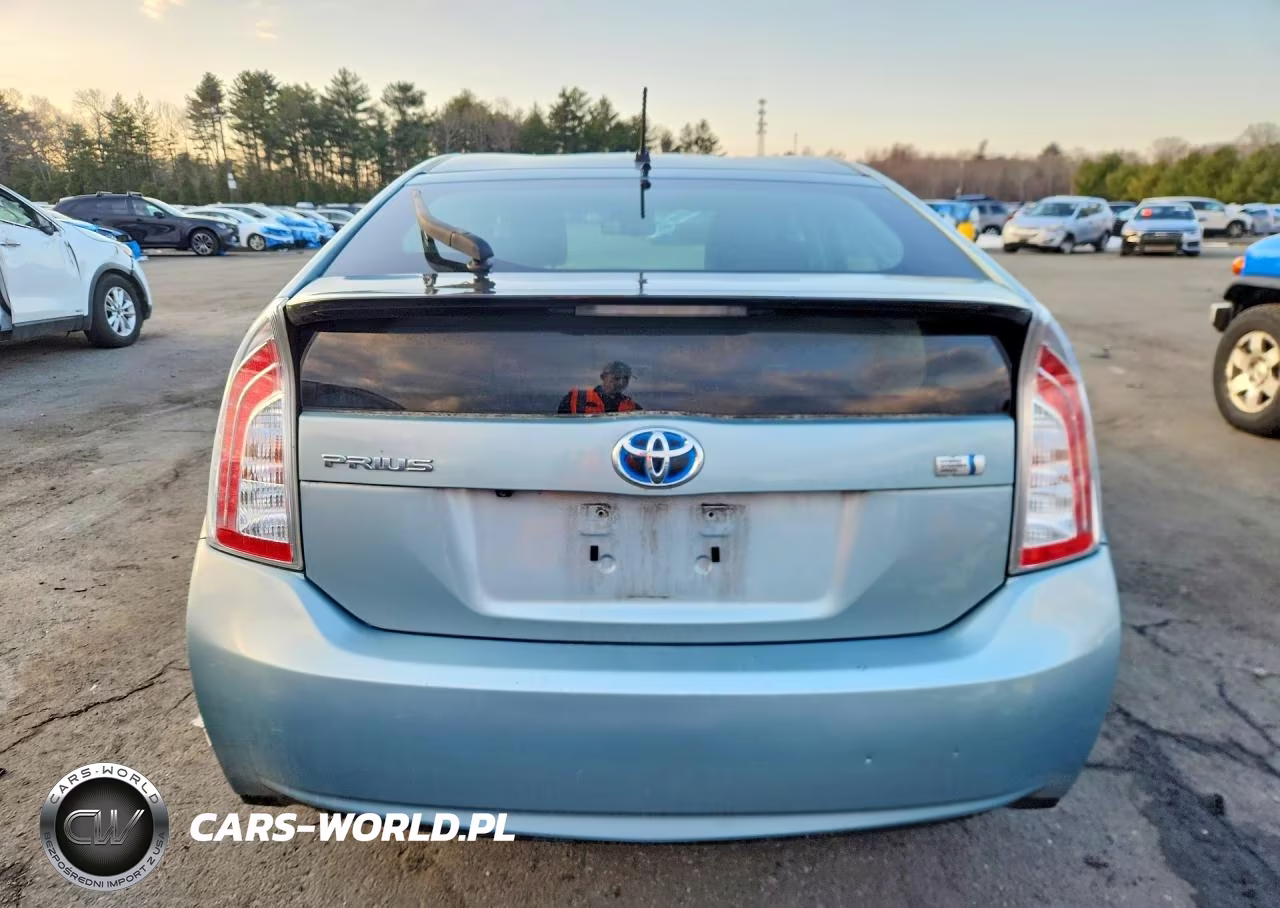 2015 Toyota Prius Two VIN:JTDKN3DU9F1995888 - 6