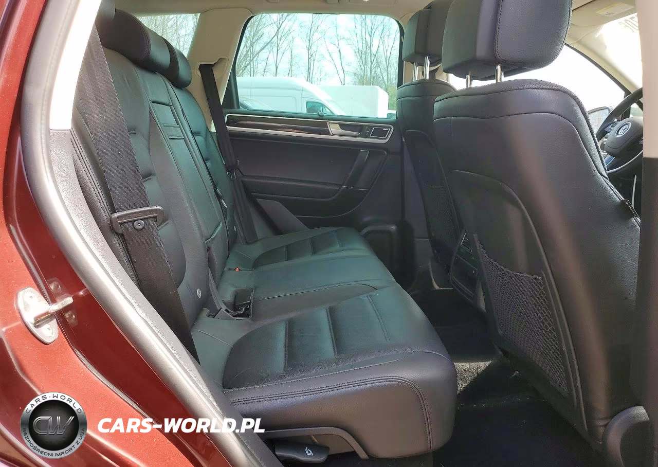 2017 Volkswagen Touareg Executive VIN:WVGGF7BP0HD006204 - 11
