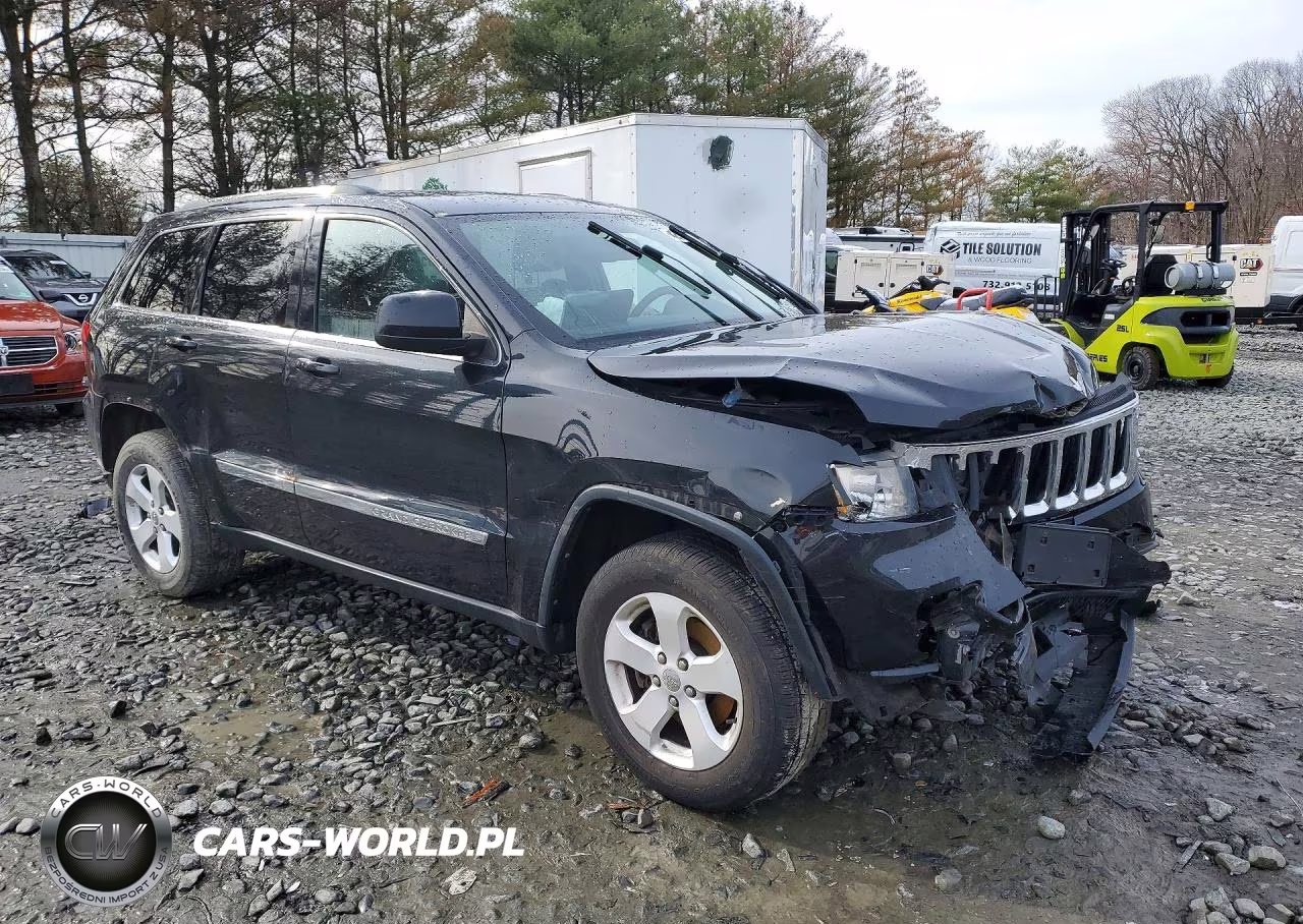 2013 Jeep Grand Cherokee Laredo VIN:1C4RJFAG1DC532767 - 4