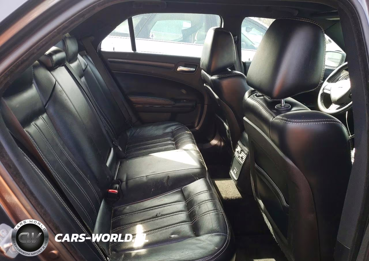 2015 Chrysler 300 S VIN:2C3CCAGG1FH899456 - 10