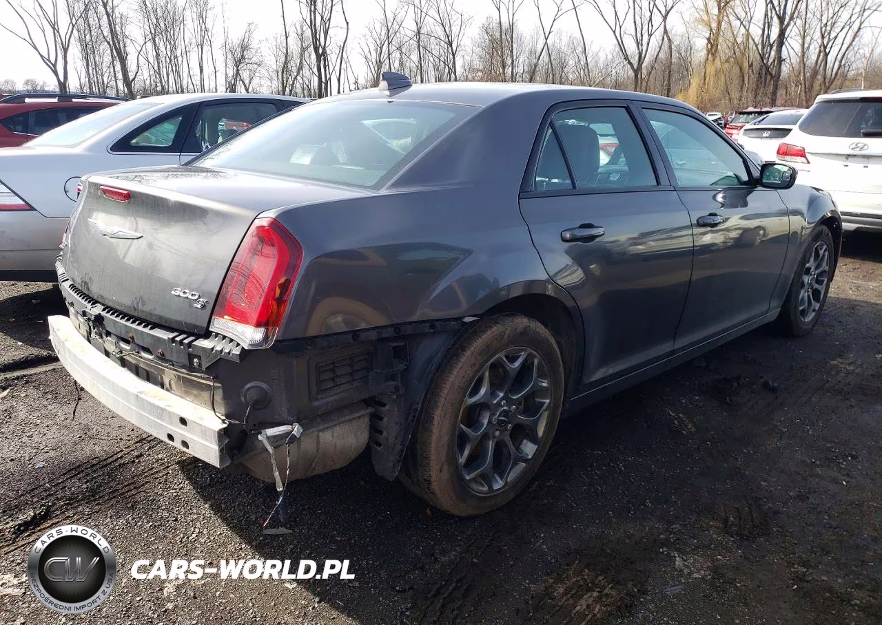 2015 Chrysler 300 S VIN:2C3CCAGG1FH899456 - 3