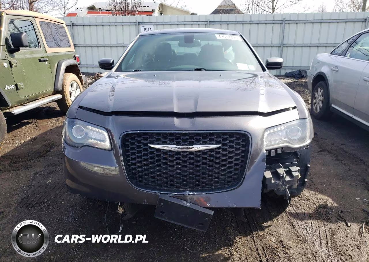 2015 Chrysler 300 S VIN:2C3CCAGG1FH899456 - 5