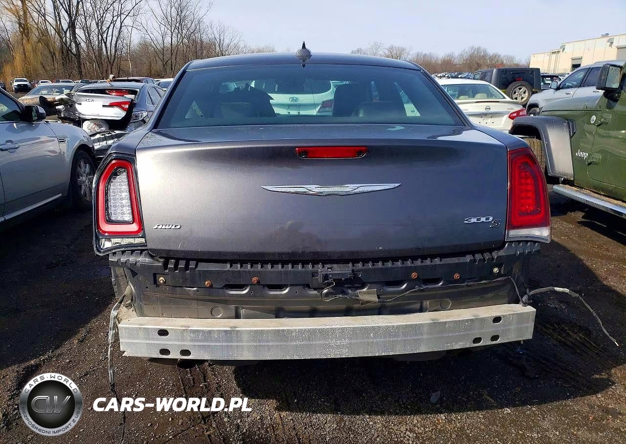2015 Chrysler 300 S VIN:2C3CCAGG1FH899456 - 6