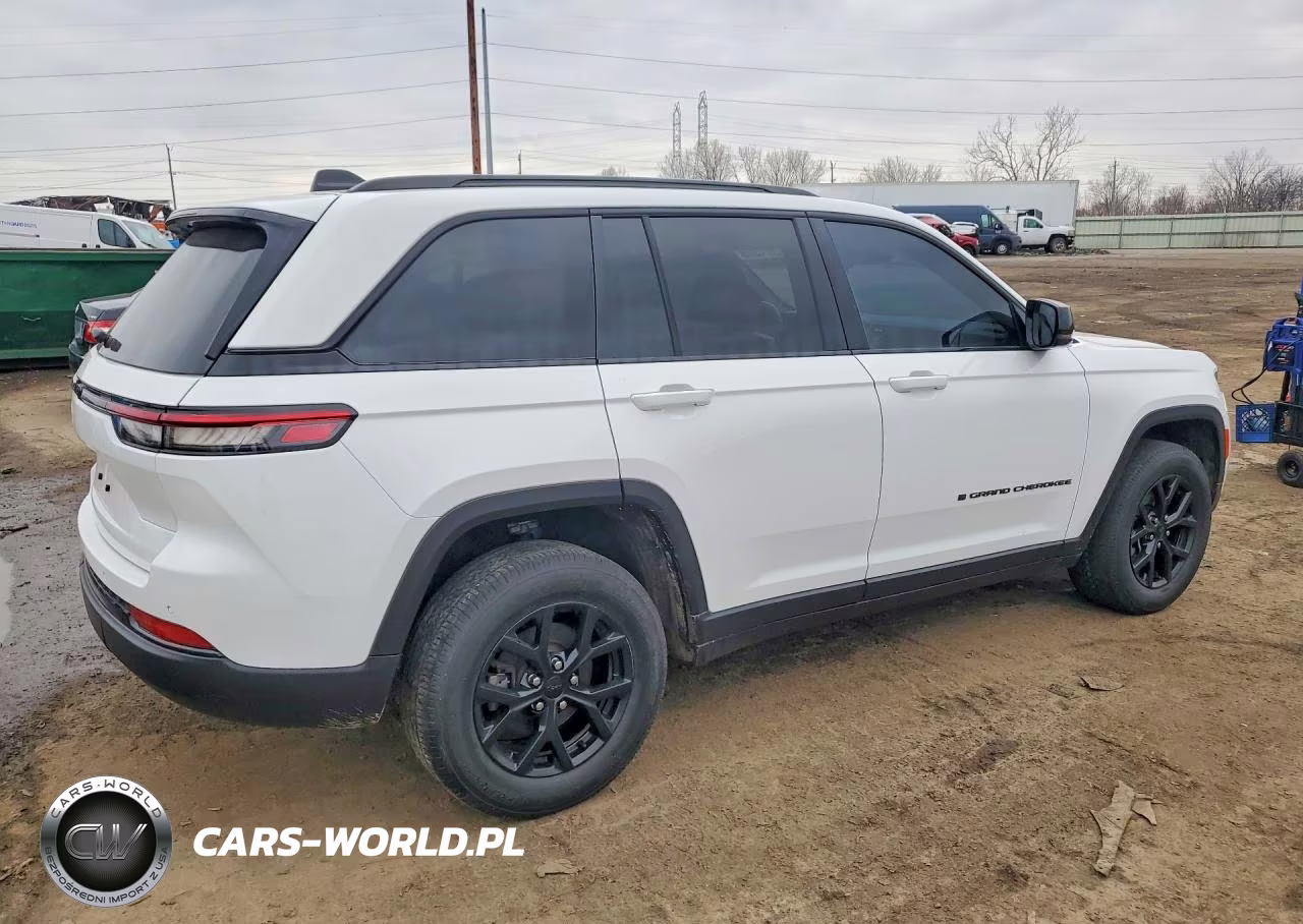 2024 Jeep Grand Cherokee Laredo VIN:1C4RJHAG3RC702033 - 3