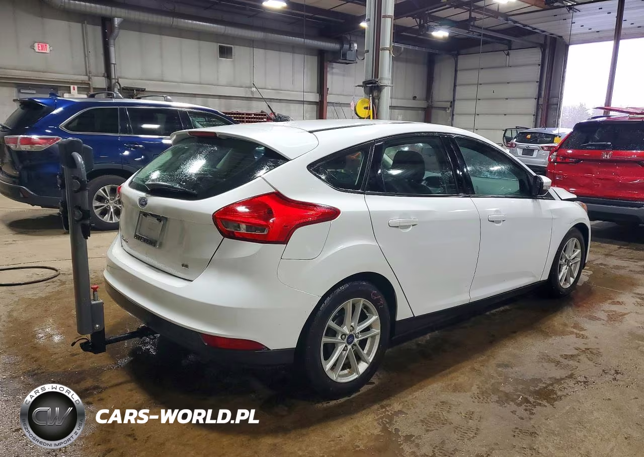 2016 Ford Focus Se VIN:1FADP3K25GL279084 - 3