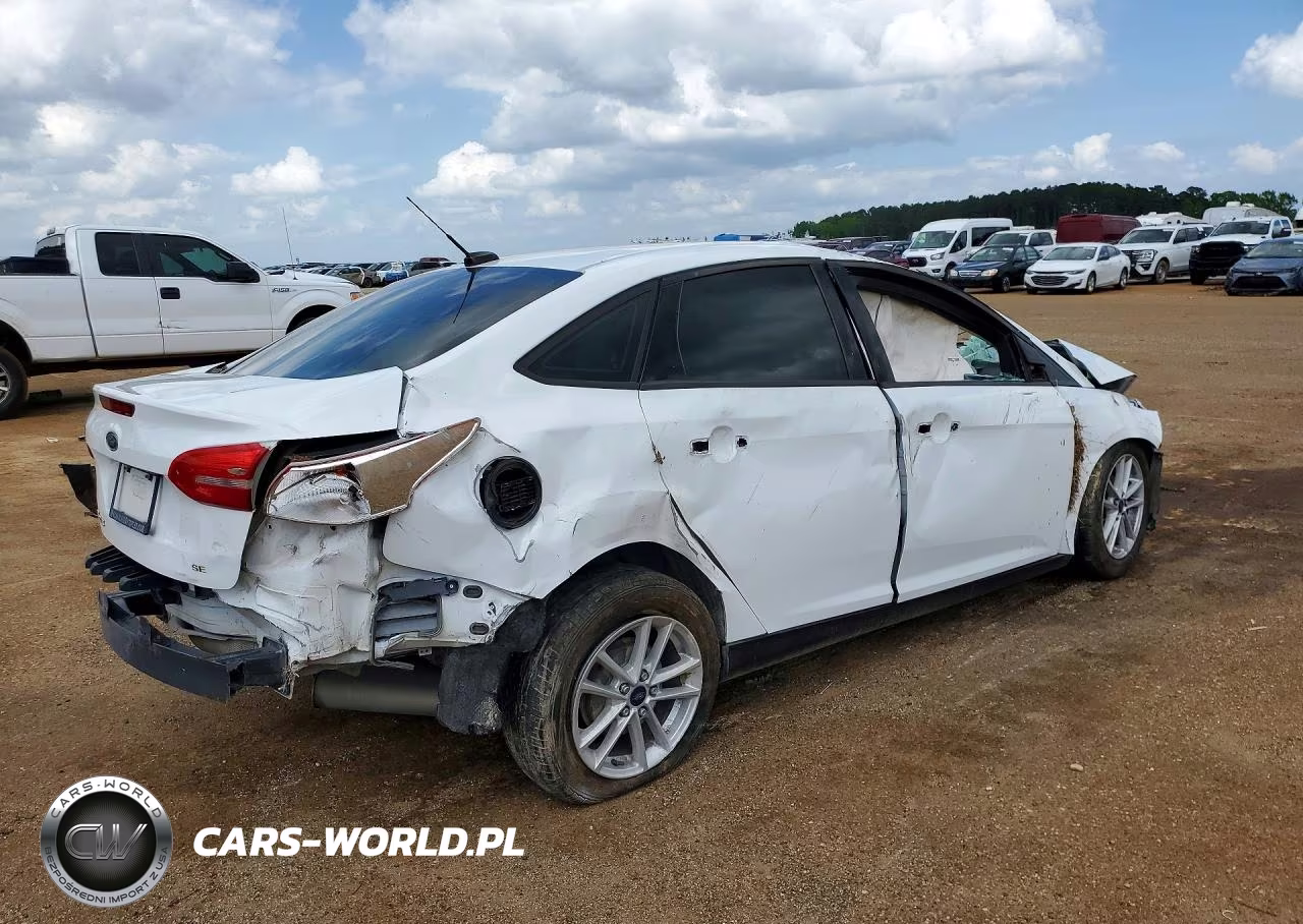 2017 Ford Focus VIN:1FADP3F28HL253784 - 3
