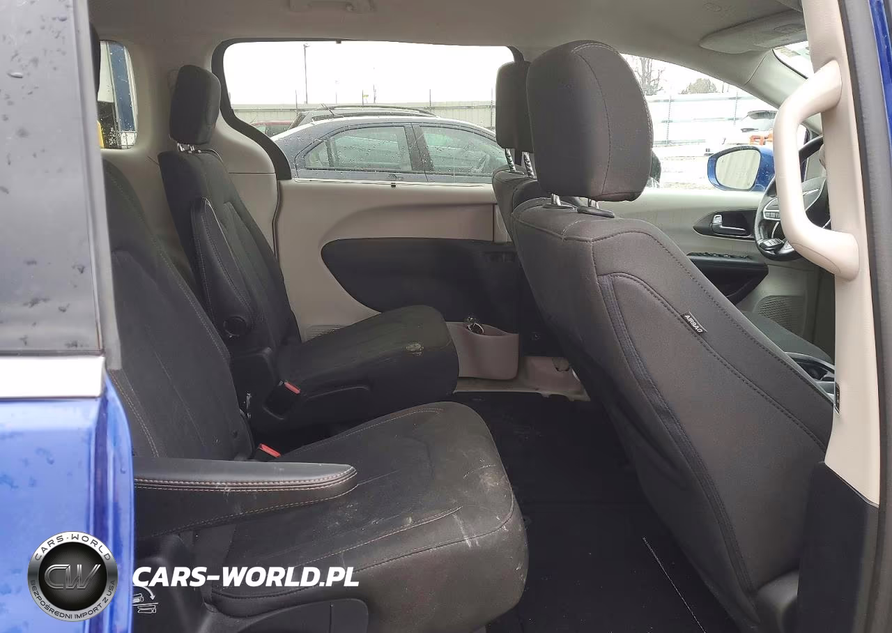 2020 Chrysler Pacifica Touring VIN:2C4RC1FG6LR103443 - 11