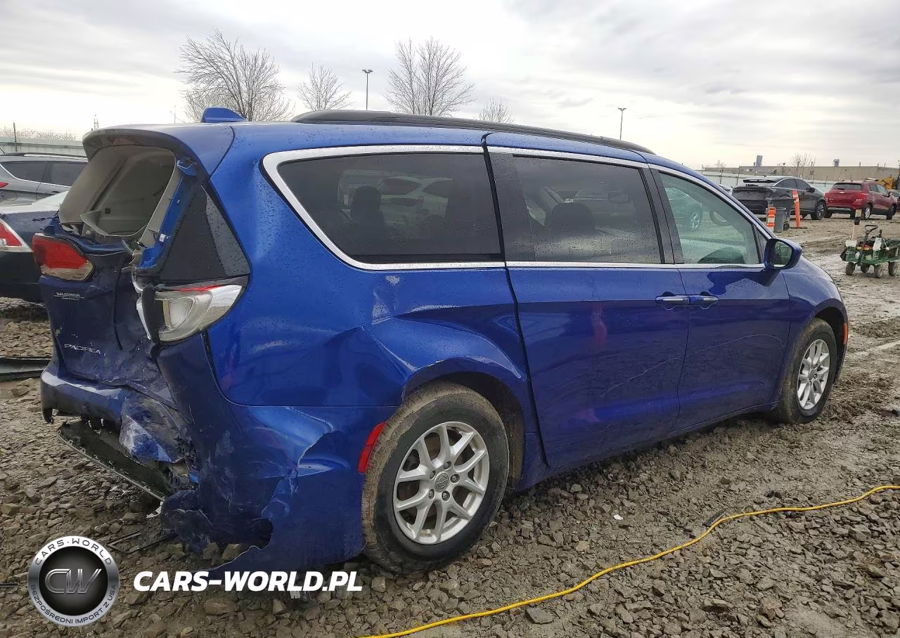 2020 Chrysler Pacifica Touring VIN:2C4RC1FG6LR103443 - 3