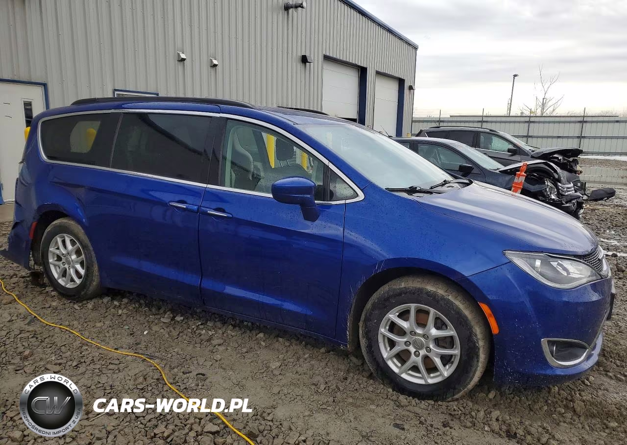 2020 Chrysler Pacifica Touring VIN:2C4RC1FG6LR103443 - 4