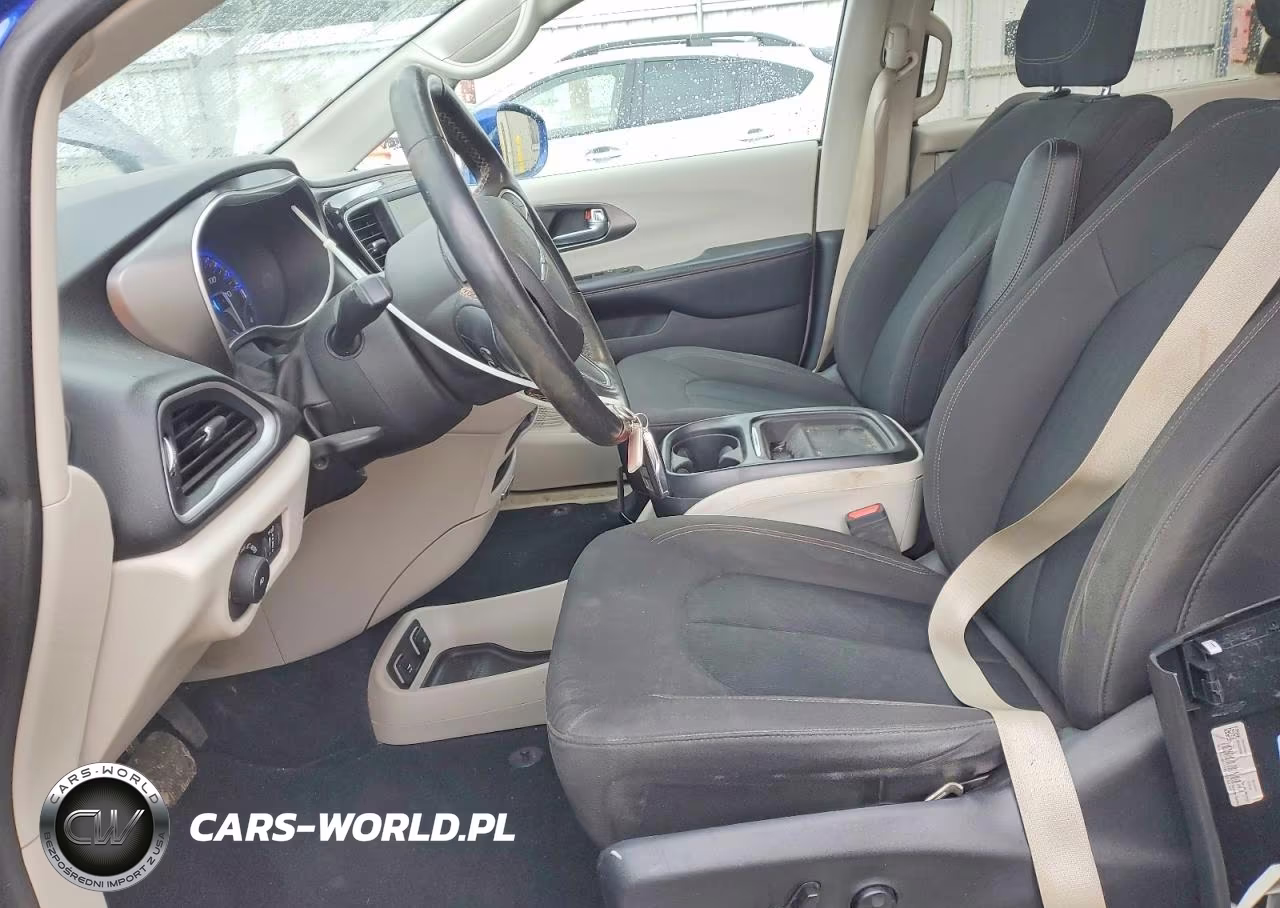 2020 Chrysler Pacifica Touring VIN:2C4RC1FG6LR103443 - 7