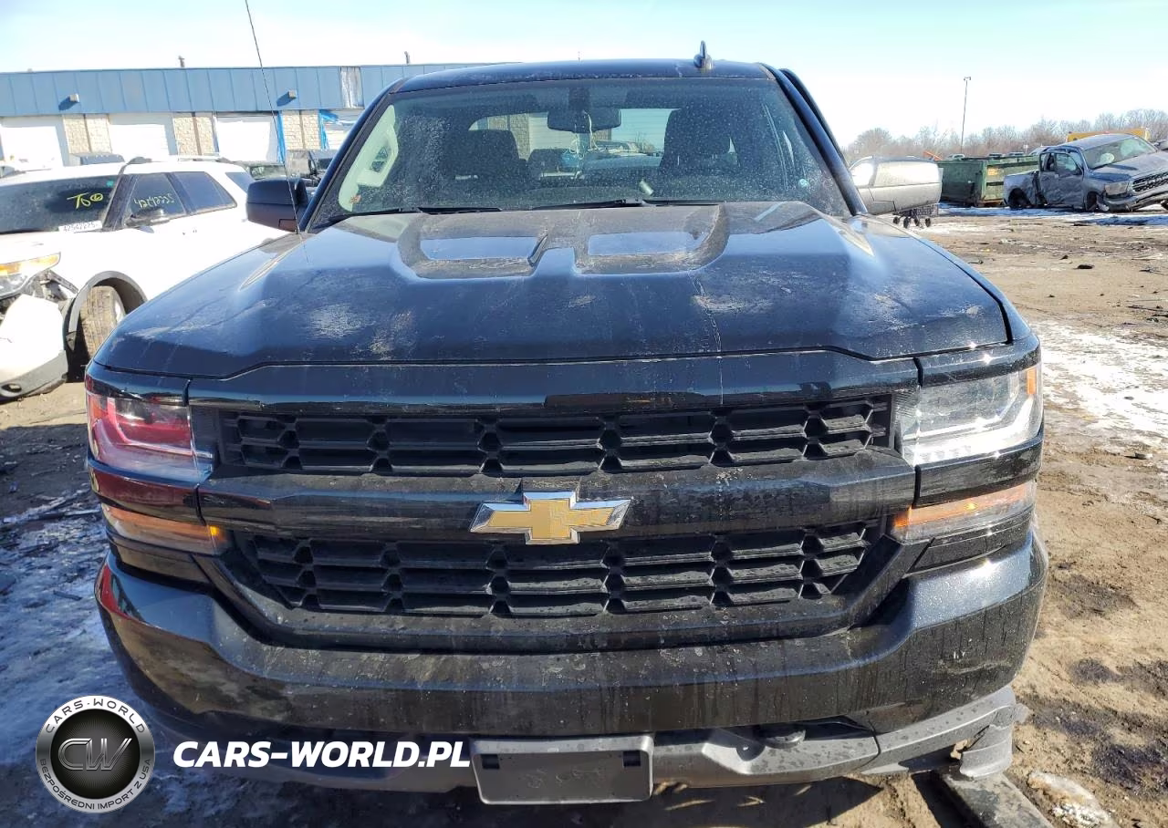 2018 Chevrolet Silverado K1500 Custom VIN:1GCVKPEC2JZ378491 - 5