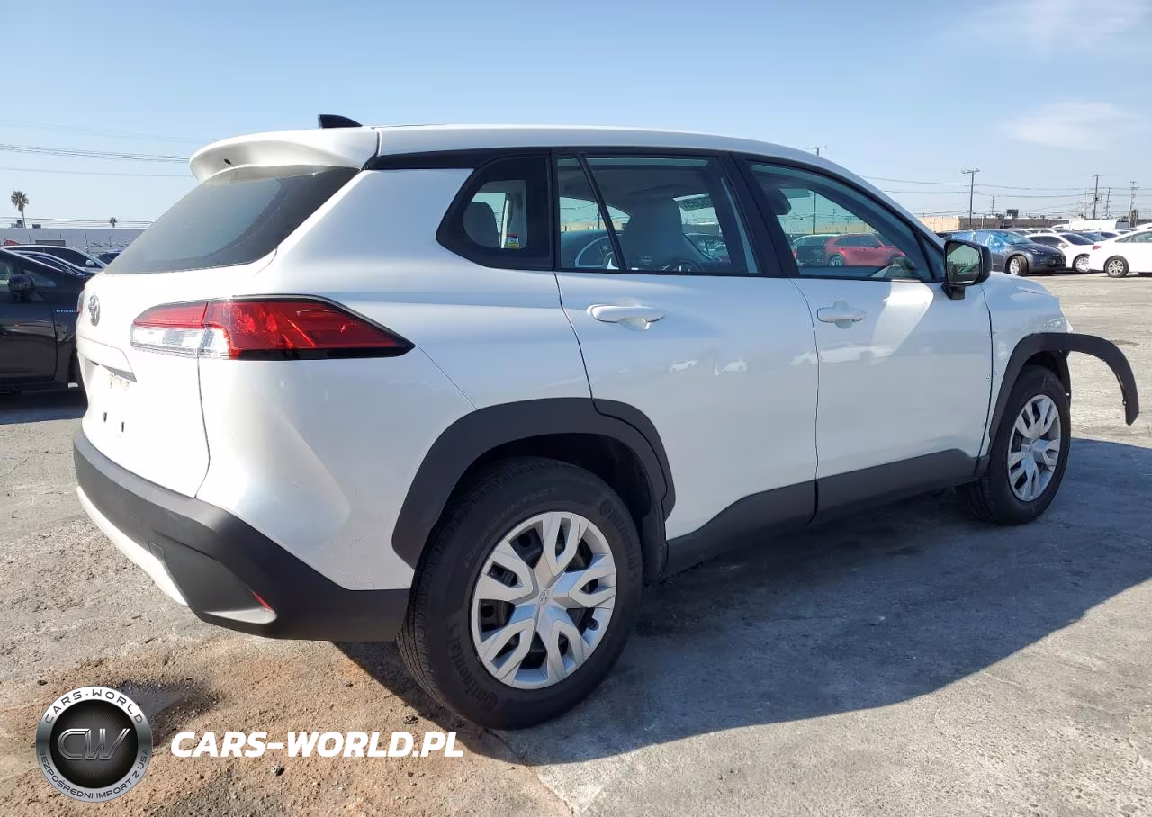 2023 Toyota Corolla Cross L VIN:7MUAAAAG7PV058025 - 3