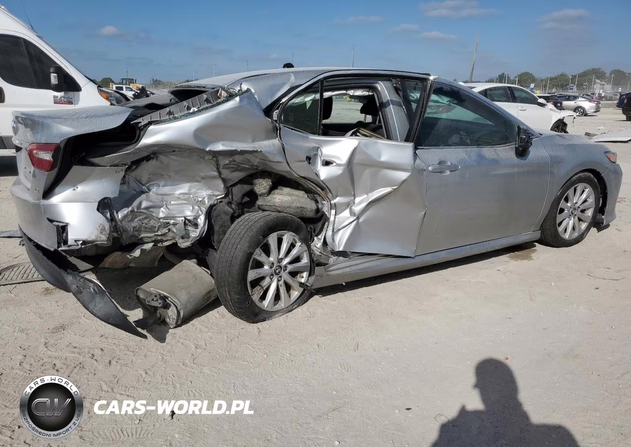 2018 Toyota Camry L VIN:4T1B11HK1JU554414 - 3