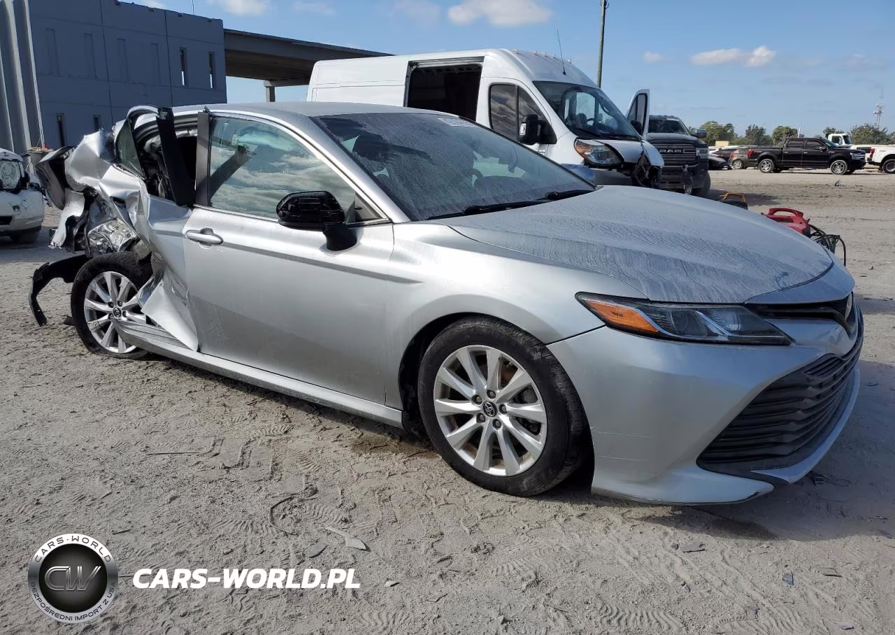2018 Toyota Camry L VIN:4T1B11HK1JU554414 - 4