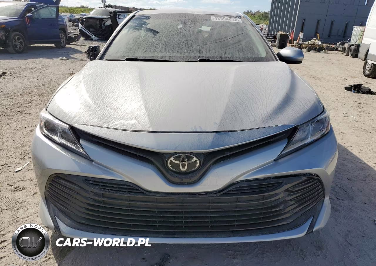 2018 Toyota Camry L VIN:4T1B11HK1JU554414 - 5