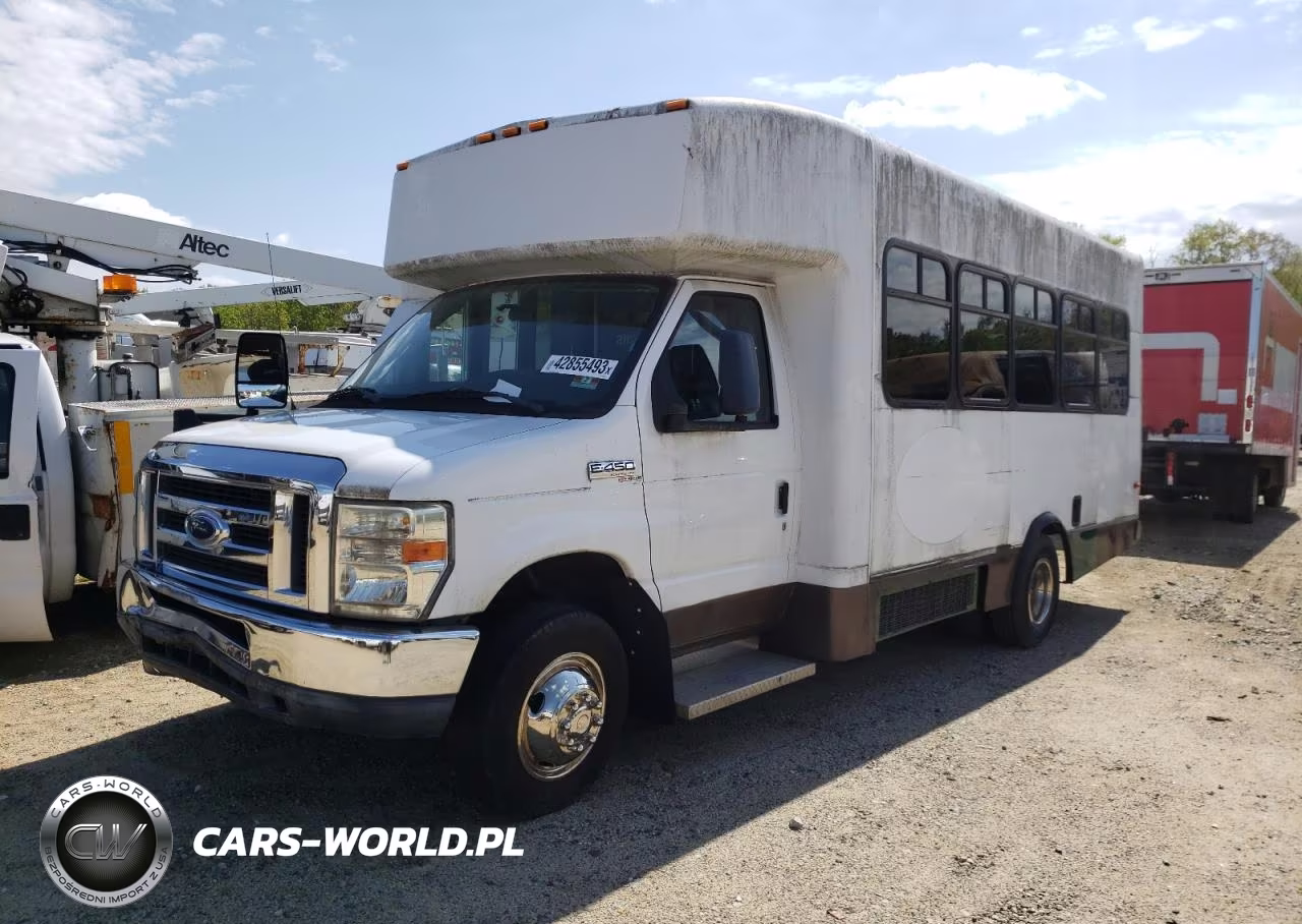 2010 Ford Econoline E450 Super Duty Cutaway Van