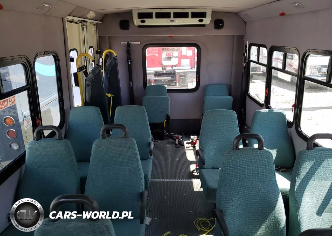 2010 Ford Econoline E450 Super Duty Cutaway Van VIN:1FDFE4FS3ADA85577 - 10
