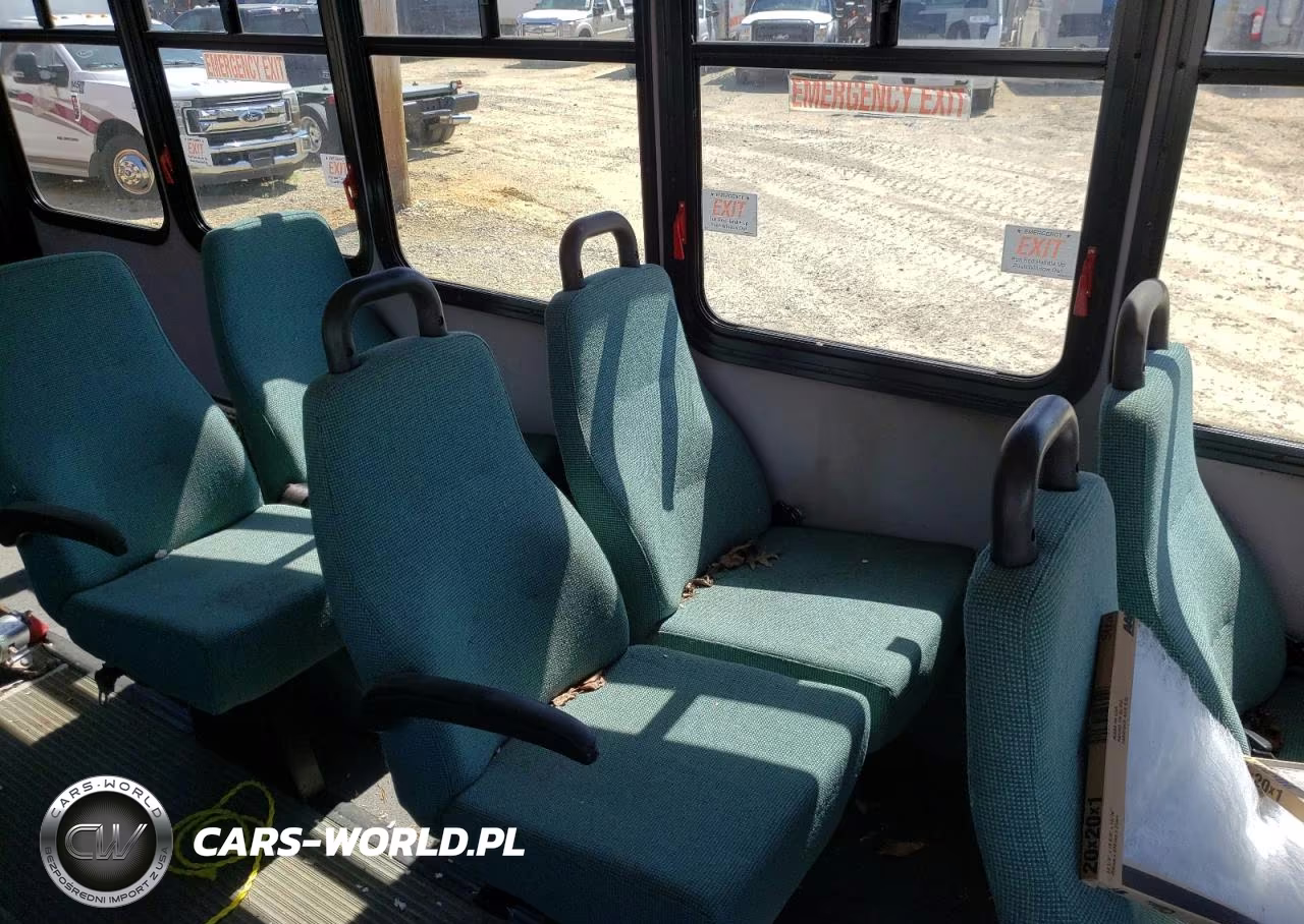 2010 Ford Econoline E450 Super Duty Cutaway Van VIN:1FDFE4FS3ADA85577 - 11
