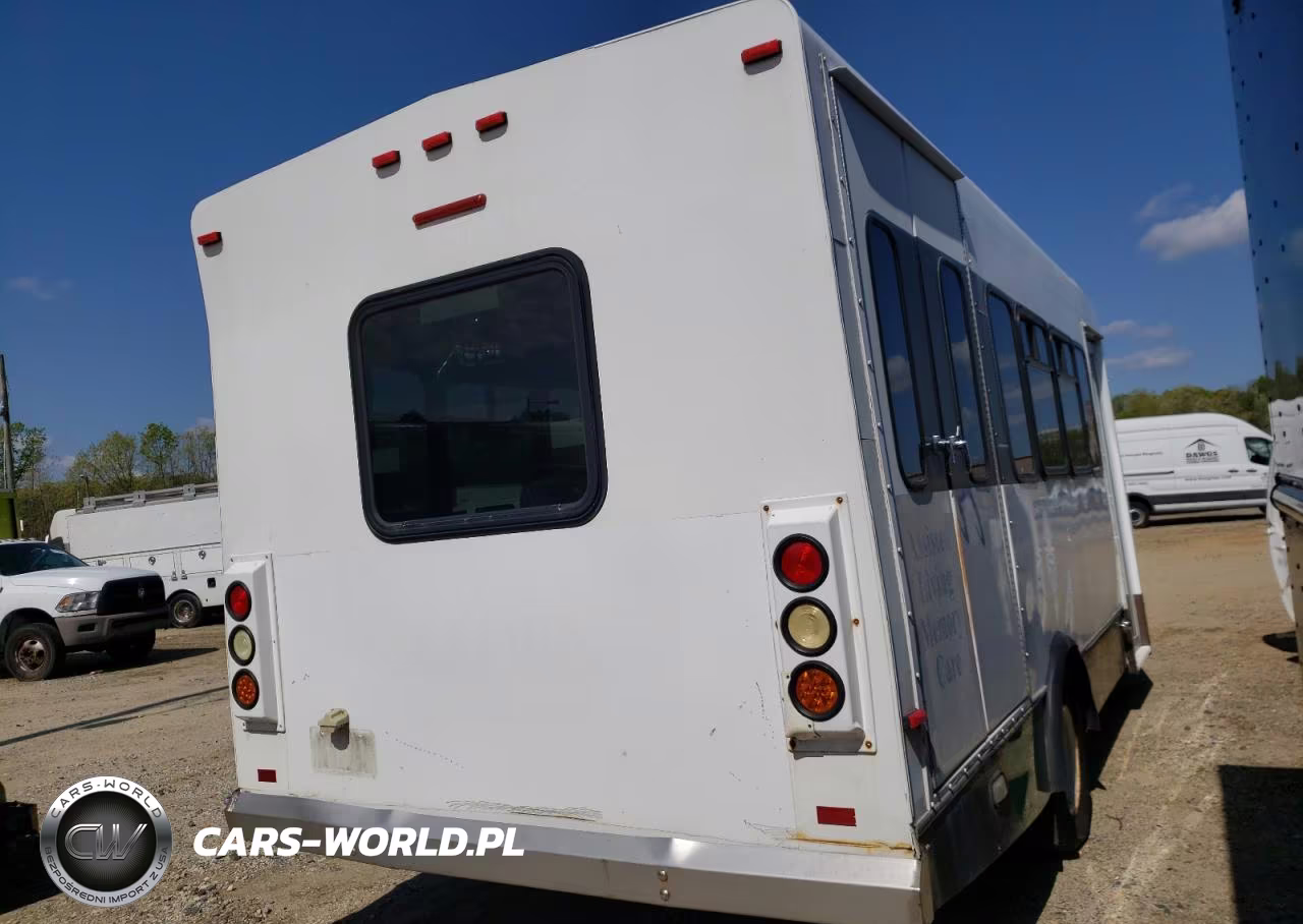 2010 Ford Econoline E450 Super Duty Cutaway Van VIN:1FDFE4FS3ADA85577 - 3