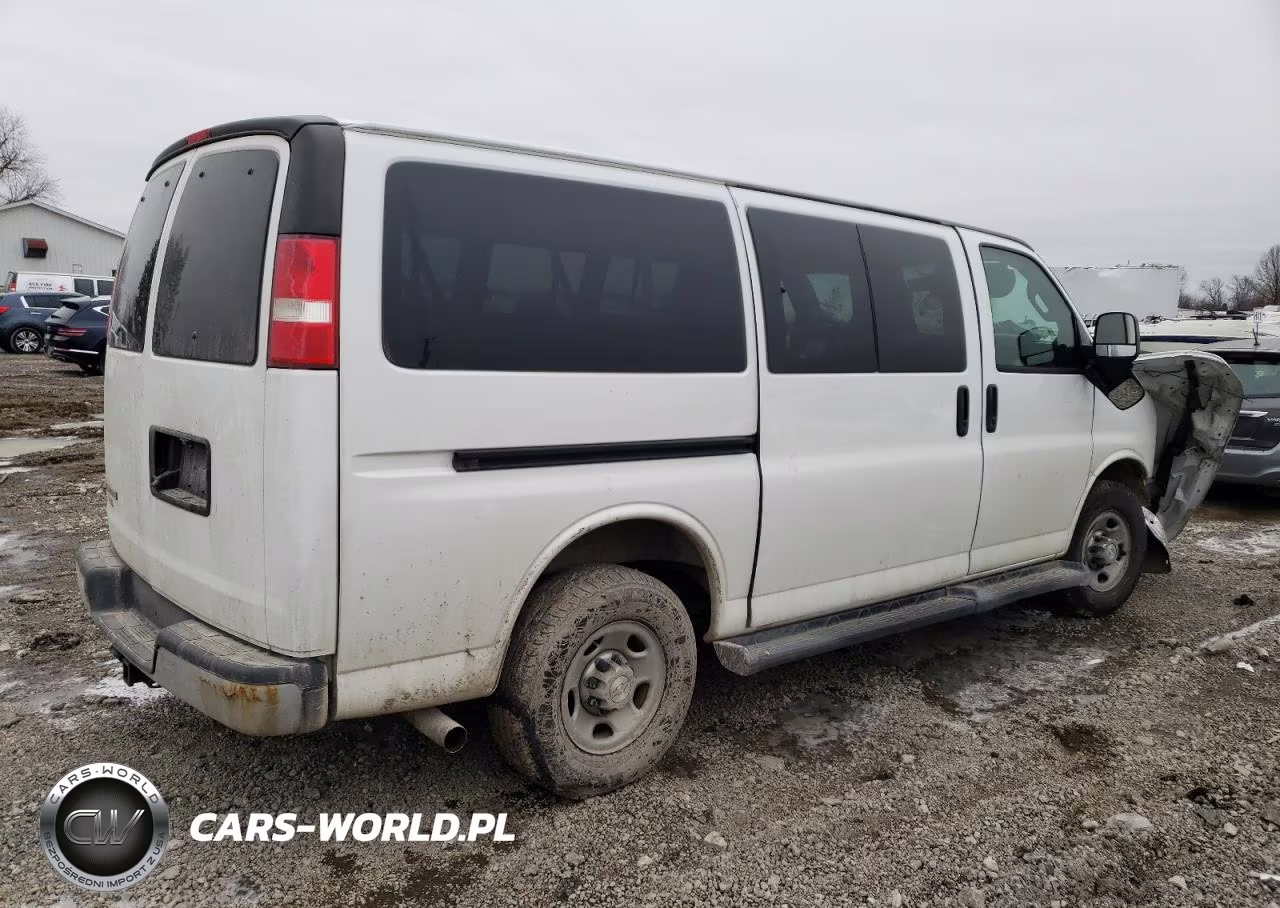 2017 Chevrolet Express VIN:1GAZGMFG9H1189485 - 3