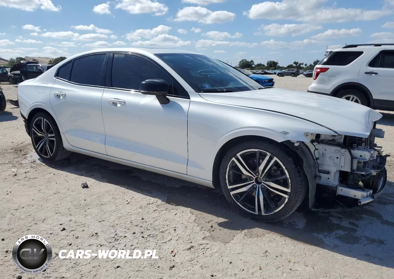 2020 Volvo S60 T5 R-Design VIN:7JR102FM5LG049170 - 4